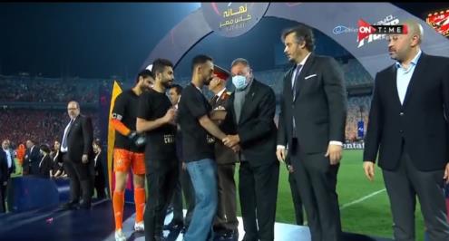 يلا كورة يكشف كواليس حديث الخطيب مع عبد القادر أثناء التتويج بالكأس